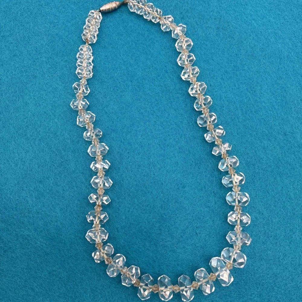 Vintage Faceted Clear Glass Bead Necklace Graduated Barrel Clasp 17 Inch Womens
